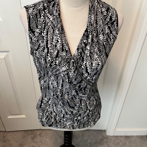 Tahari size M top - Picture 10 of 12